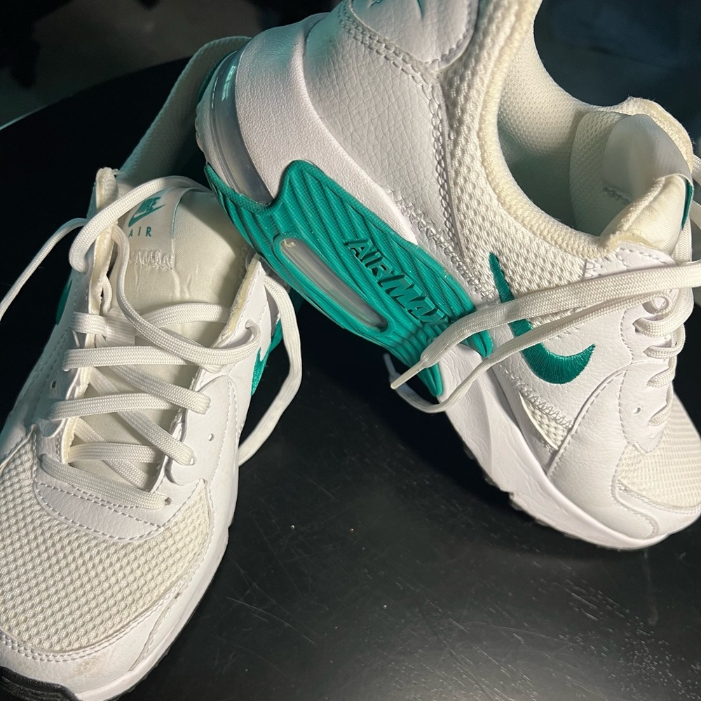 Nike Air Max Turquoise/White Size 8 Only worn twice.